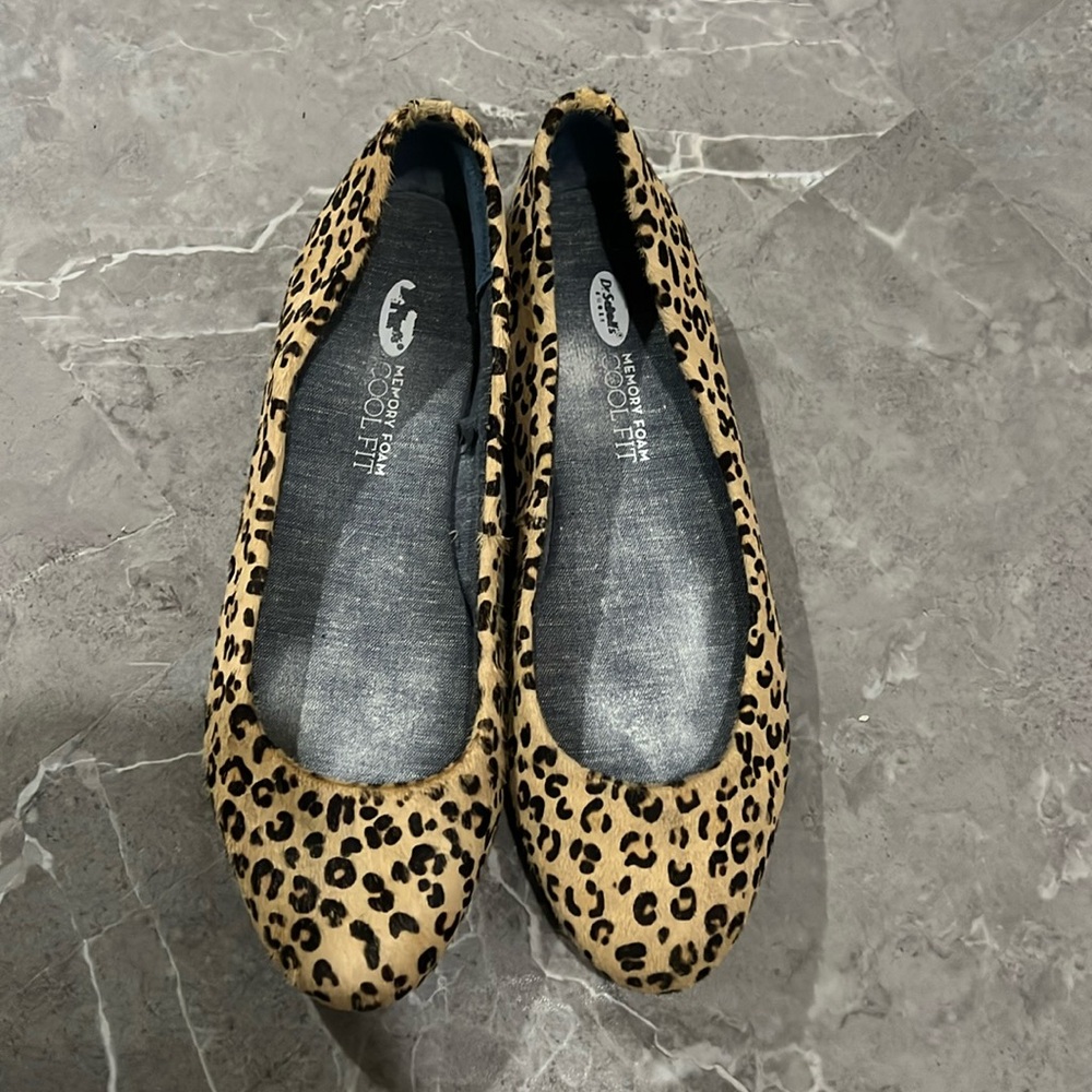 Dr. Scholls flats. Size 9.